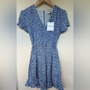 Glamorous V-Neck Tie Waist Dress